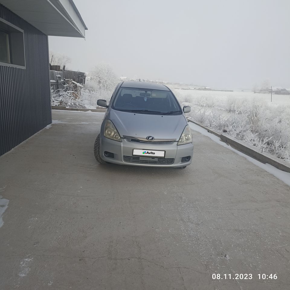 Toyota Wish: фото владельца