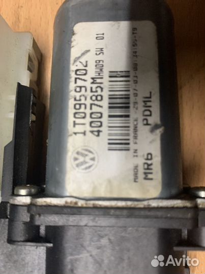 Моторчик стеклоппередний правый Volkswag Touran