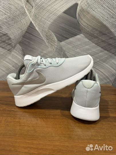 Кроссовки nike tanjun размер 37,5