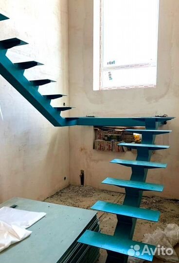 Лестница для коттеджа на заказ