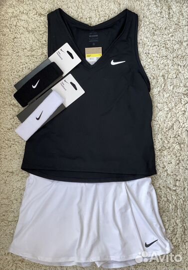 Белая теннисная юбка (теннисная одежда)