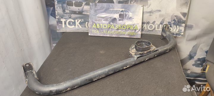 Балка подрадиаторная Audi 100 C4