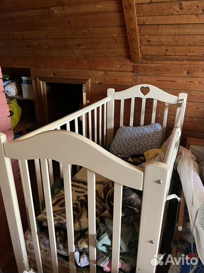 Кровать с маятником