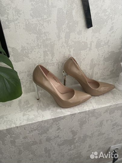 Кожаные новые туфли 37