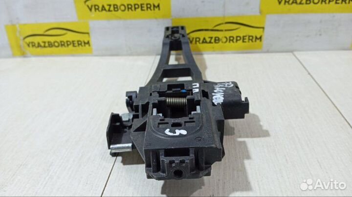 Кронштейн ручки двери передний правый Ford Focus 3