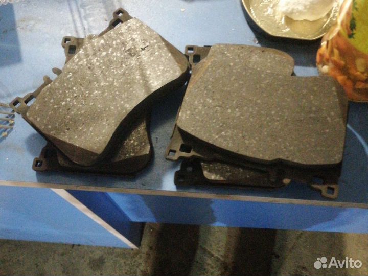 Продаю тормозные колодки на w222 Mercedes