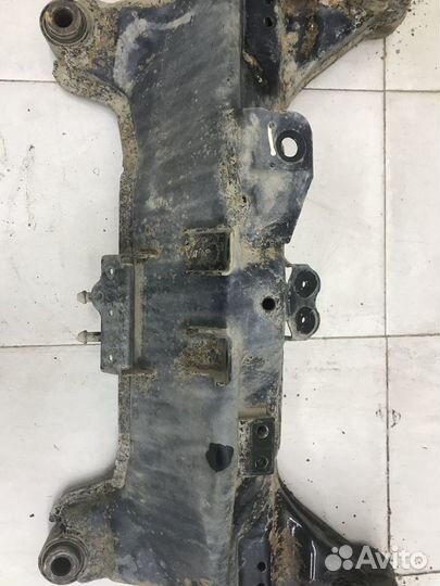 Балка подмоторная Almera Tino 2000-2006