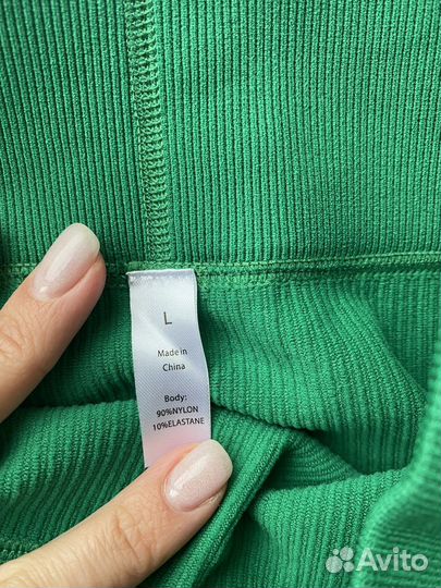 Спортивные леггинсы и топ в рубчик