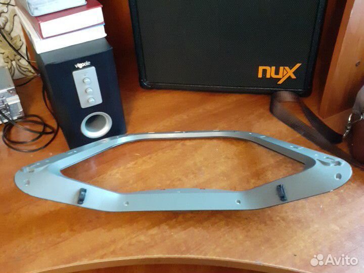 Стойка для телевизора ЖК в хорошем состоянии