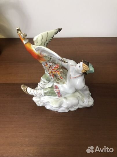 Статуэтка фарфор