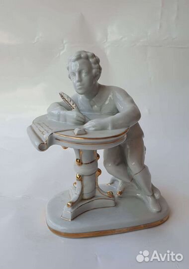 Фарфоровая статуэтка Юный Пушкин