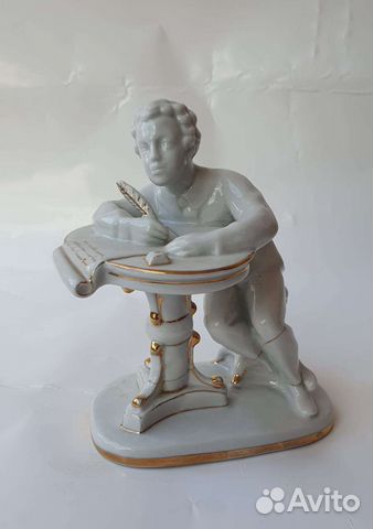 Фарфоровая статуэтка Юный Пушкин