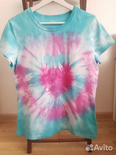 Футболка в технике тай дай с сердцем