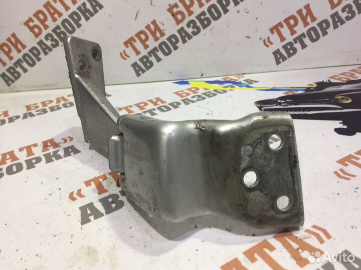 Мерседес Вито Петля верхняя задней двери Прав