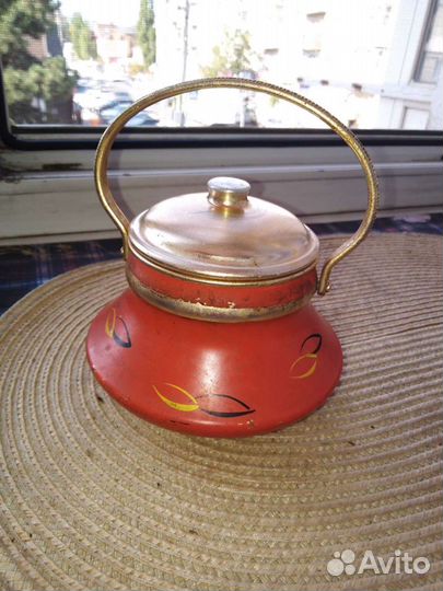 Подстаканники и сахарница