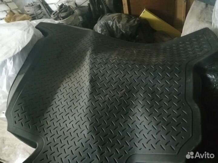 Рез новый оригинальный Коврик в багажник а/м Опель