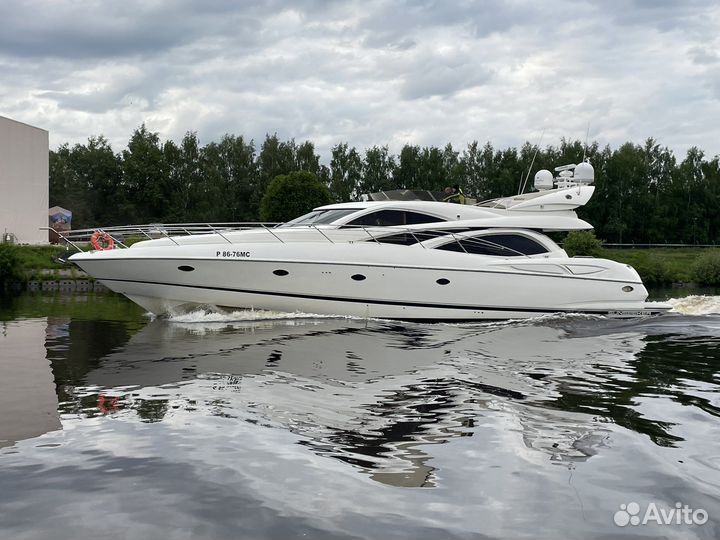 Аренда моторной яхты на компанию до 15 человек