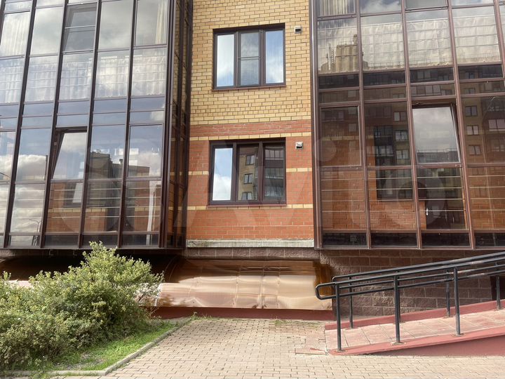 2-к. квартира, 72 м², 1/10 эт.
