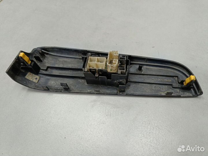 Кнопка стеклоподъемника задней правой двери Toyota Camry XV50 2011-2017