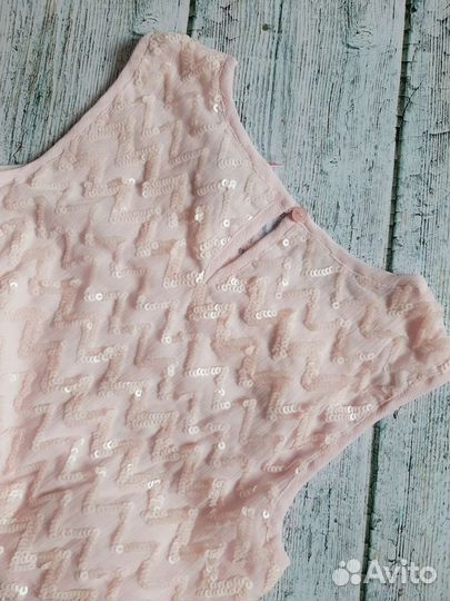 Нежное платье без рукавов рост 146