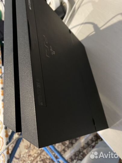 Sony PS4 + 2 геймпада и зарядка на них