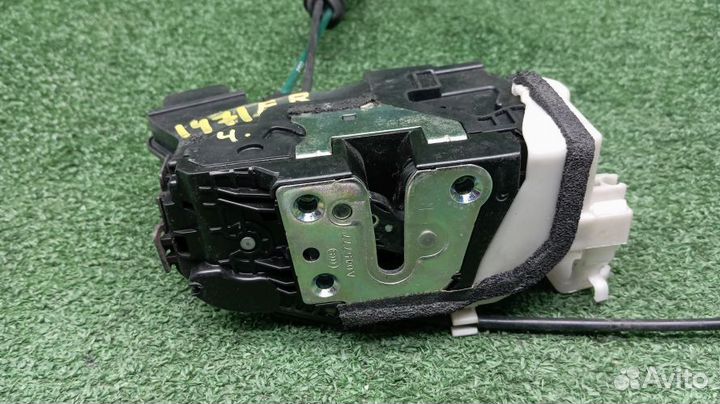 Замок двери Kia Sorento Правый Передний