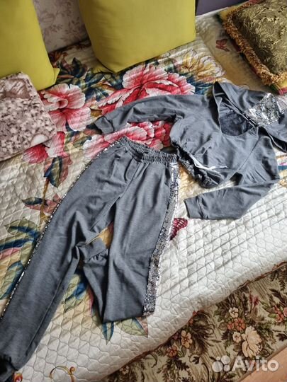 Спортивный костюм женский