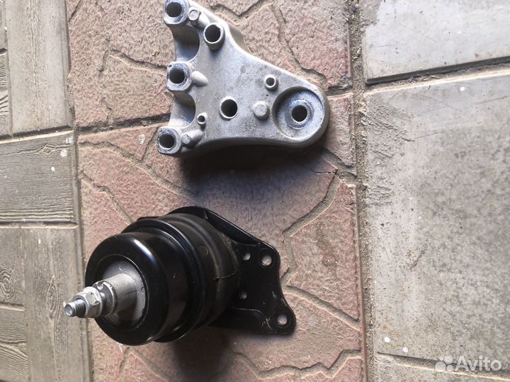 Подушка двигателя правая