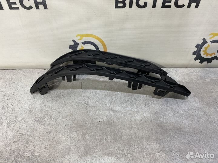 Решетка переднего бампера Mercedes A2048803324