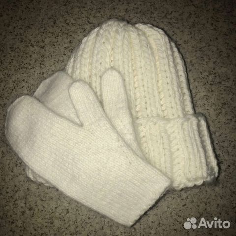 Комплект из шапочки и варежек