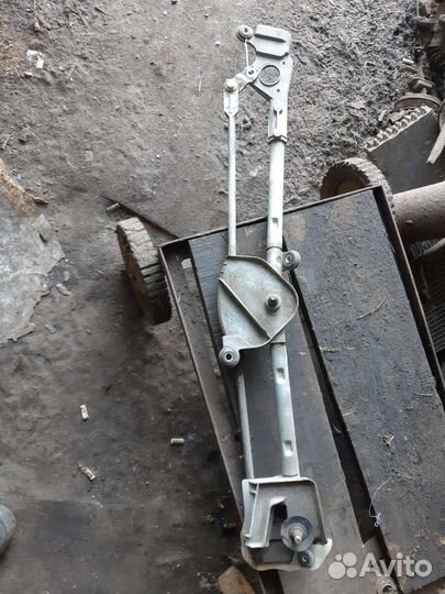 Nissan Tiida c11 трапеция стеклоочистителя