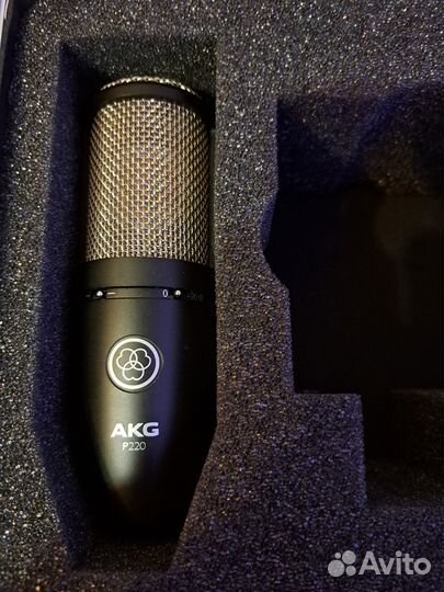 Студийный комплект AKG p220 + berhringer um2