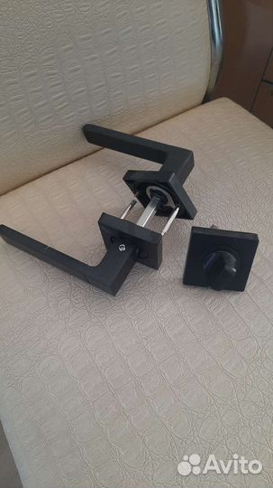 Дверные ручки межкомнатные с замком