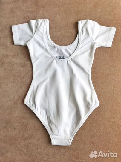 Спортивный купальник с коротким рукавом