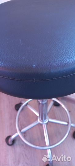 Стул для мастера маникюра или парикмахера
