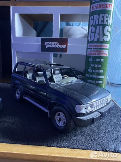 Модель1/18 toyota