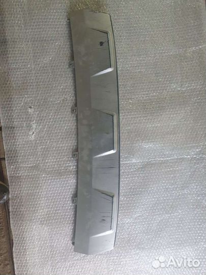 Накладка передняя LADA vesta cross 8450031000