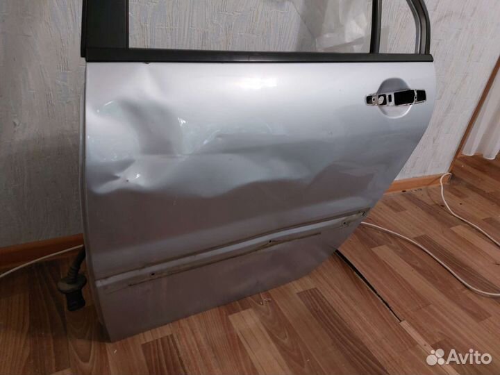 Дверь задняя левая Lancer ix серебристая