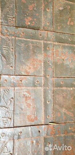 Сундук старинный