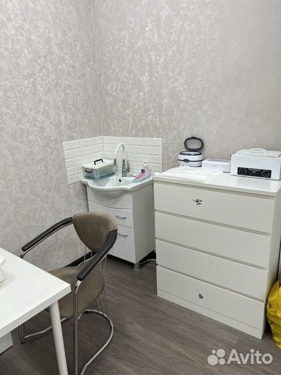 Аренда рабочего места мастера маникюра, парикмахер