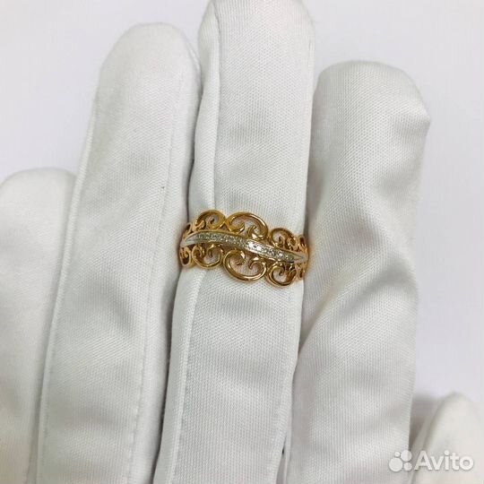 Золотое кольцо с бриллиантом