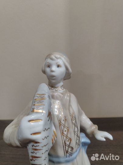 Фарфоровая статуэтка «Емеля со щукой»