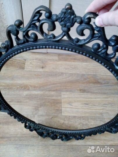 Зеркало в бронзовой раме