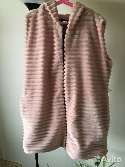 Нежная плюшевая жилетка