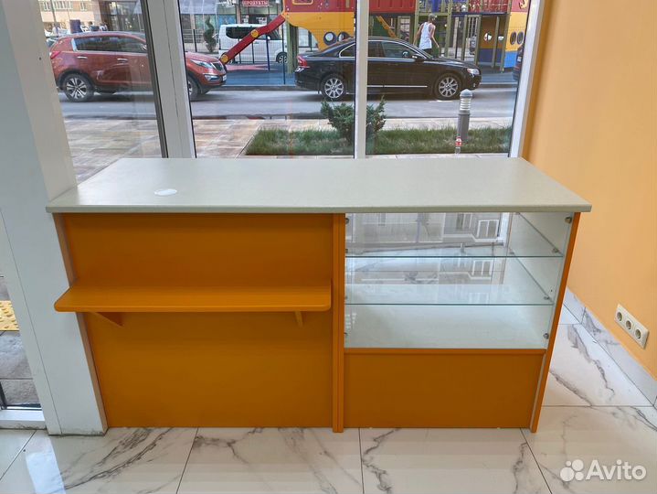 Витрины торговые из лдсп для сувениров и подарков