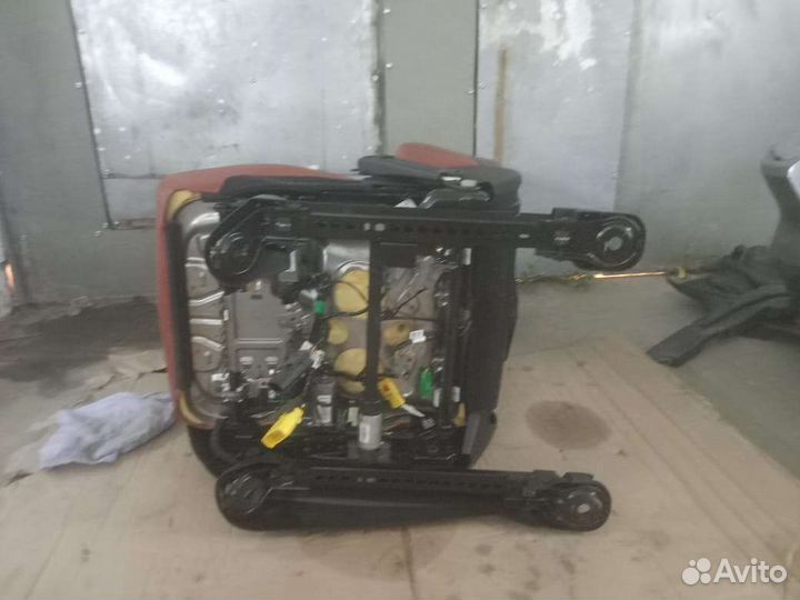 Сиденья Jeep grand Cherokee wk2 2012