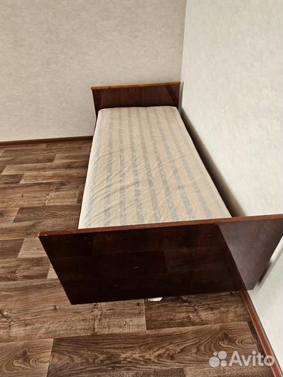Кровать односпальная с матрасом бу
