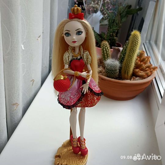 Кукла Ever After High Эппл Уайт