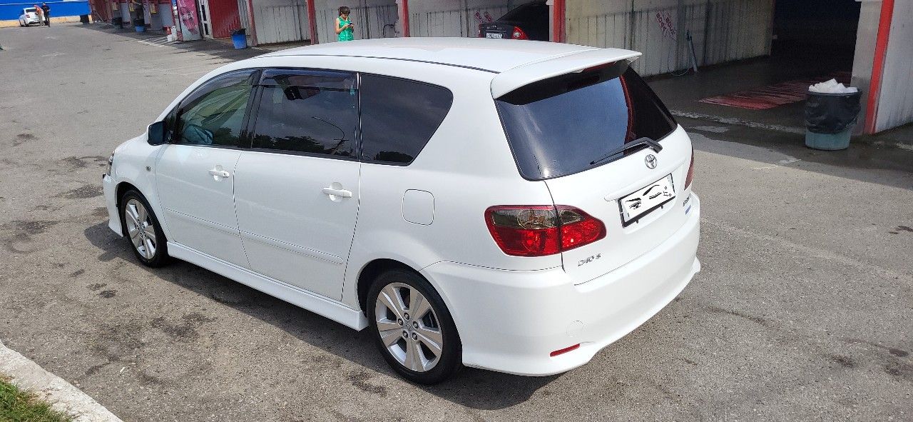 Toyota Ipsum: фото владельца