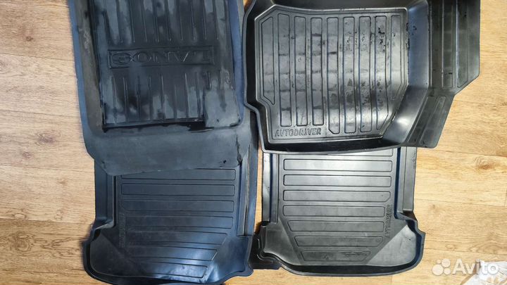 Автомобильные коврики резиновые